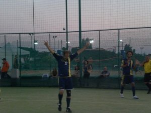 Francesco Tani esulta dopo un meraviglioso gol nel Torneo del Ventennale del 2009